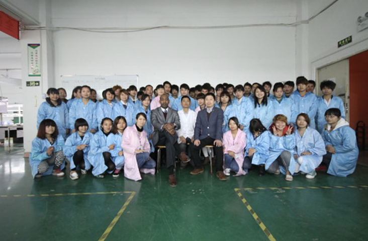 Noitavonne black sign